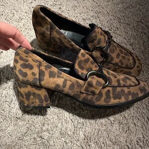 Van Eli Leopard Buckle block heel Loafers Size 7.5 Narrow VanEli like new